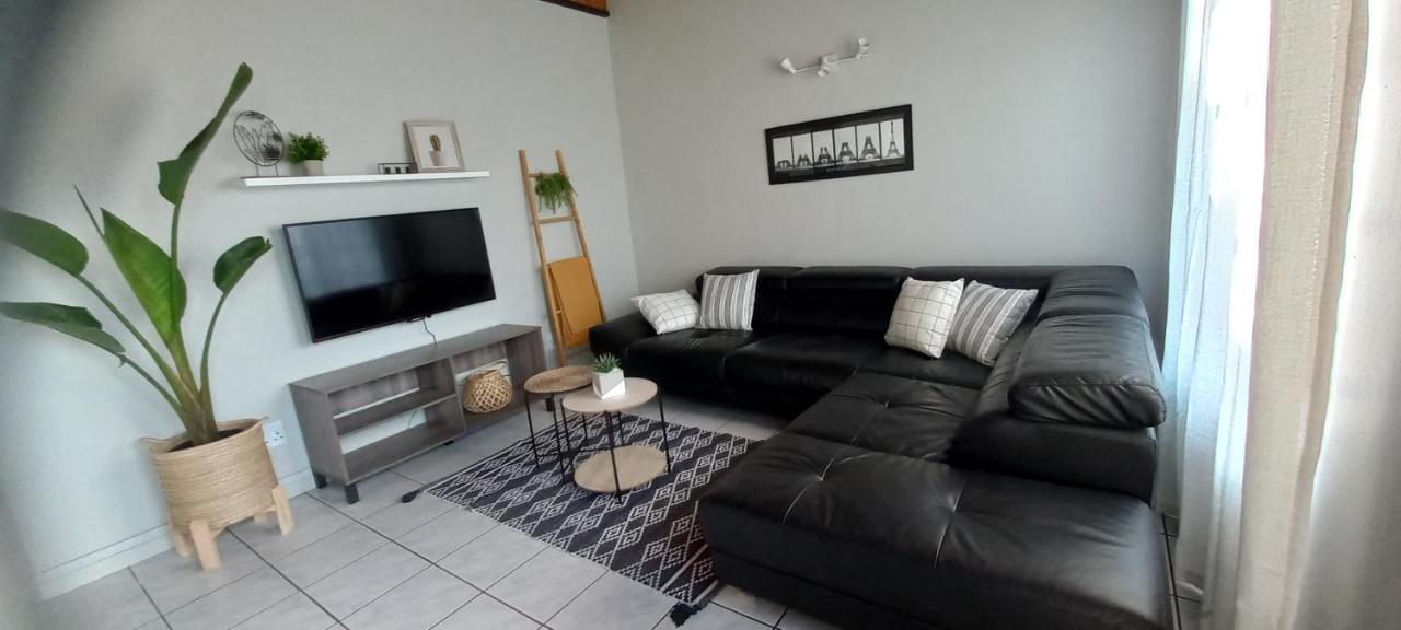 Mucha Airbnb Otel Walvis Bay Dış mekan fotoğraf